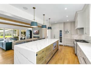 Streeter Built living room with fireplace, eat in kitchen and hardwood floors, island counter