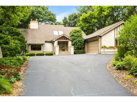 Photo of MLS# 4983349 – 5216 Blake Road S, Edina MN 55436