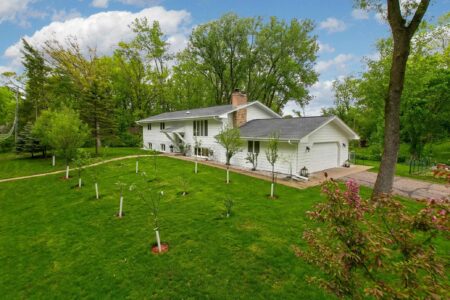 Photo of MLS# 6169675 – 2107 Sheridan Hills Road, Minnetonka, MN 55391