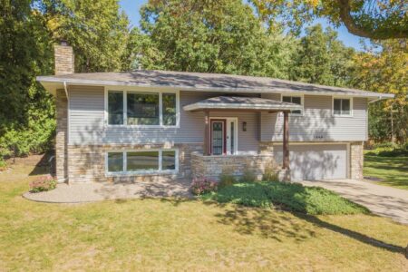Photo of MLS# 6169676 – 1886 Hampshire Lane N, Golden Valley, MN 55427